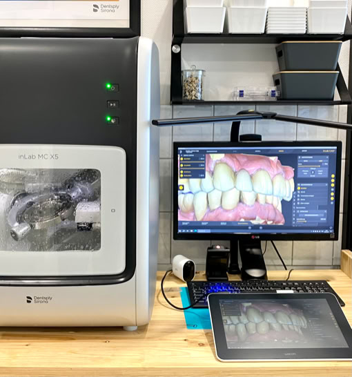 Zähne auch aus eigenem Labor